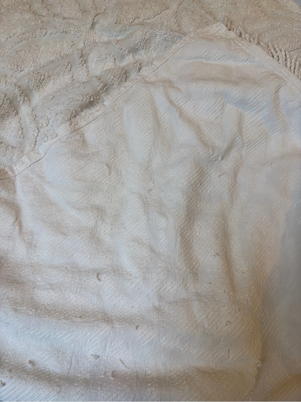 Vintage king Plush Textured White chenille‎ coverlet. Bag22